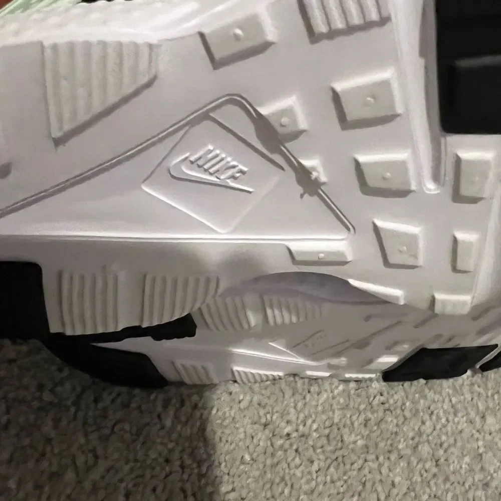 Little Kid's Nike Huarache Run White/Mint Foam-Off Noir (704949 116) Sz 1